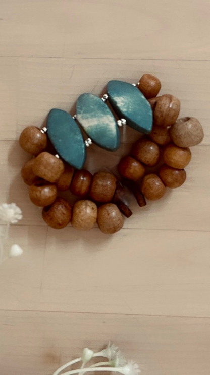 Turquoise stones with beads