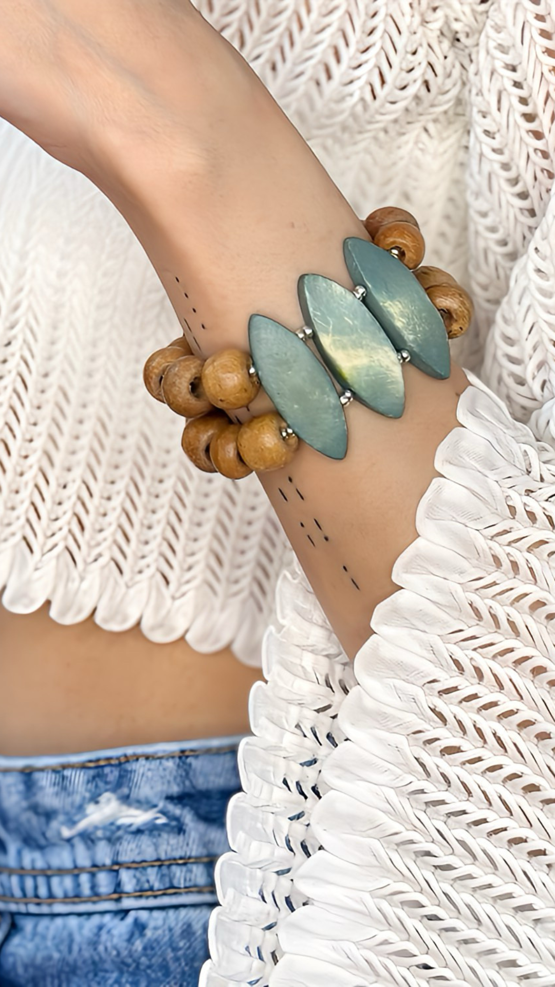 Turquoise stones with beads