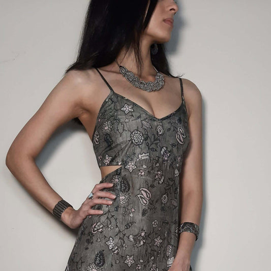 Bo and Co Store's Grey Floral Maxi Dress in XS - perfect for a summer wedding or outdoor event